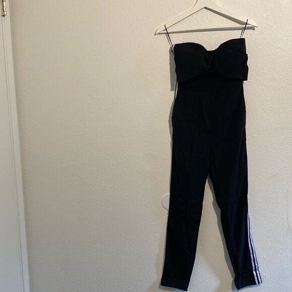 UNIQ Dressy Silky Soft Black‎ Jumpsuit White Pinstripes Small NWT - Picture 1 of 7